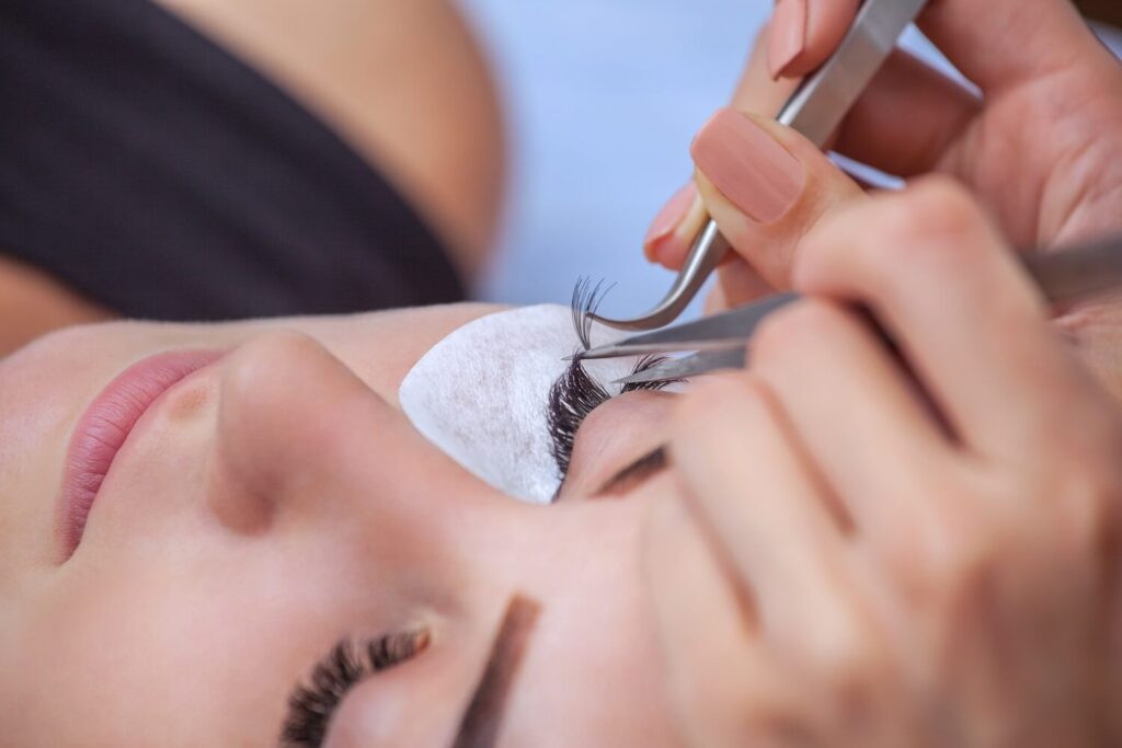Yaanee’s Glamour Touch – Expert Lash Lifts, Brows & Skincare Services